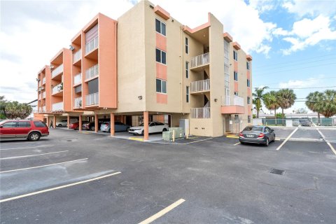 Immobilier commercial à vendre à Miami, Floride: 2406.08 m2 № 2076218 - photo 23
