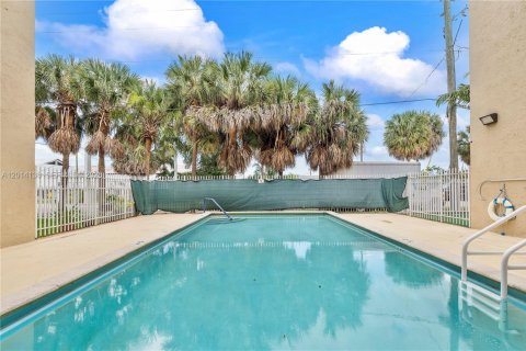 Immobilier commercial à vendre à Miami, Floride: 2406.08 m2 № 2076218 - photo 24