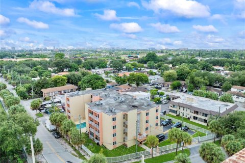 Immobilier commercial à vendre à Miami, Floride: 2406.08 m2 № 2076218 - photo 15