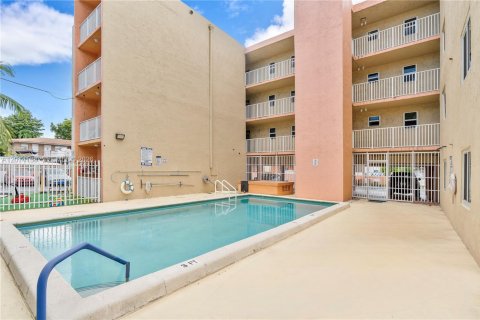 Immobilier commercial à vendre à Miami, Floride: 2406.08 m2 № 2076218 - photo 25