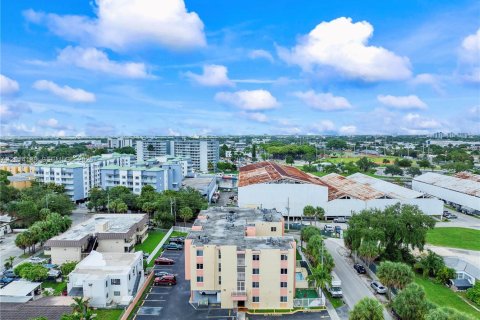 Immobilier commercial à vendre à Miami, Floride: 2406.08 m2 № 2076218 - photo 19