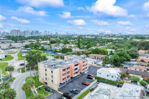 Immobilier commercial à vendre à Miami, Floride: 2406.08 m2 № 2076218 - photo 13