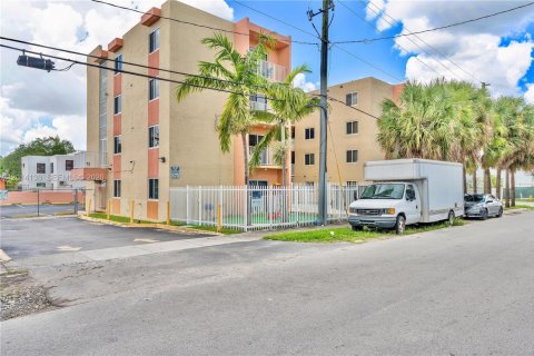 Immobilier commercial à vendre à Miami, Floride: 2406.08 m2 № 2076218 - photo 6