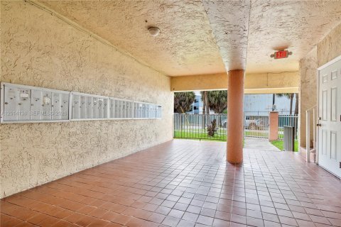 Immobilier commercial à vendre à Miami, Floride: 2406.08 m2 № 2076218 - photo 29