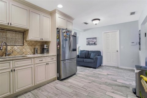 Casa en venta en Winter Haven, Florida, 3 dormitorios, 177.26 m2 № 2109349 - foto 8