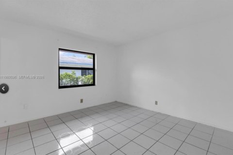 Villa ou maison à louer à Fort Lauderdale, Floride: 1 chambre, 188.13 m2 № 2048474 - photo 3