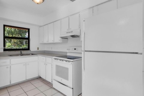 Villa ou maison à louer à Fort Lauderdale, Floride: 1 chambre, 188.13 m2 № 2048474 - photo 8