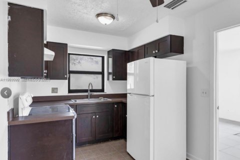 Villa ou maison à louer à Fort Lauderdale, Floride: 1 chambre, 188.13 m2 № 2048474 - photo 6