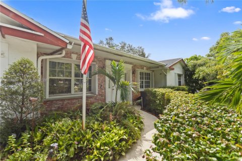 Villa ou maison à vendre à Plantation, Floride: 4 chambres, 186.36 m2 № 2390412 - photo 13