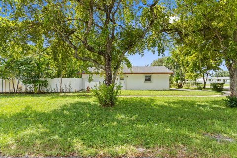 Villa ou maison à vendre à Plantation, Floride: 4 chambres, 186.36 m2 № 2390412 - photo 5