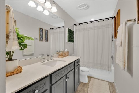 Casa en venta en Orlando, Florida, 5 dormitorios, 275.73 m2 № 1905330 - foto 15