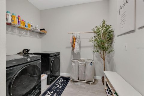 Casa en venta en Orlando, Florida, 5 dormitorios, 275.73 m2 № 1905330 - foto 20