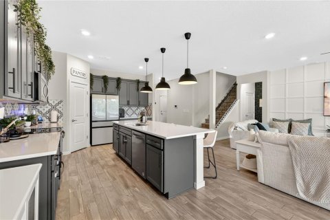 Casa en venta en Orlando, Florida, 5 dormitorios, 275.73 m2 № 1905330 - foto 8