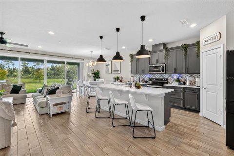 Casa en venta en Orlando, Florida, 5 dormitorios, 275.73 m2 № 1905330 - foto 7