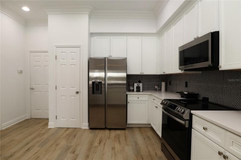Townhouse in Orlando, Florida 3 bedrooms, 201.23 sq.m. № 2142502 - photo 10