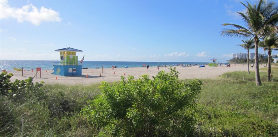 Condominio en Pompano Beach, Florida, 2 dormitorios  № 948852