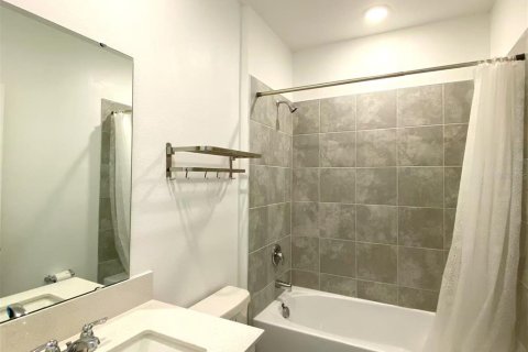House in Kissimmee, Florida 3 bedrooms, 144.93 sq.m. № 2393739 - photo 8