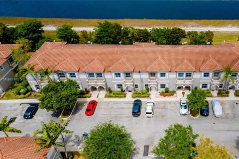 Condo in Miramar, Florida, 3 bedrooms  № 1830394 - photo 1