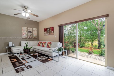 Condo in Miramar, Florida, 3 bedrooms  № 1830394 - photo 13