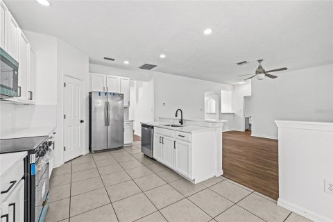 House in Tampa, Florida 4 bedrooms, 226.59 sq.m. № 2107027 - photo 23