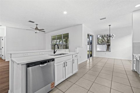 House in Tampa, Florida 4 bedrooms, 226.59 sq.m. № 2107027 - photo 24