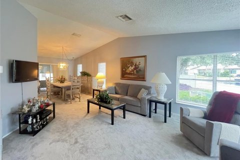 Condo in Holiday, Florida, 2 bedrooms  № 1818921 - photo 11