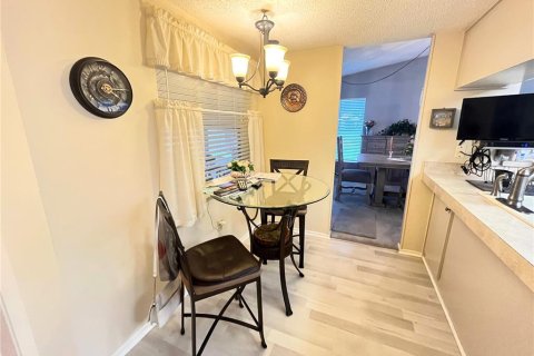 Condo in Holiday, Florida, 2 bedrooms  № 1818921 - photo 22
