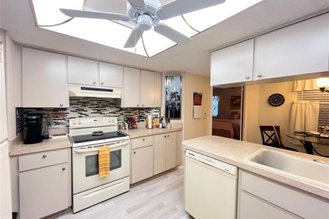 Condo in Holiday, Florida, 2 bedrooms  № 1818921 - photo 19