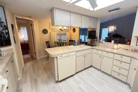 Condo in Holiday, Florida, 2 bedrooms  № 1818921 - photo 21
