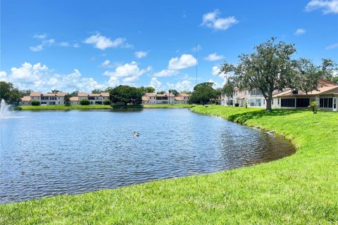 Condo in Holiday, Florida, 2 bedrooms  № 1818921 - photo 9