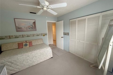 Condo in Holiday, Florida, 2 bedrooms  № 1818921 - photo 24