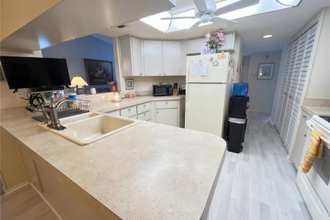 Condo in Holiday, Florida, 2 bedrooms  № 1818921 - photo 20