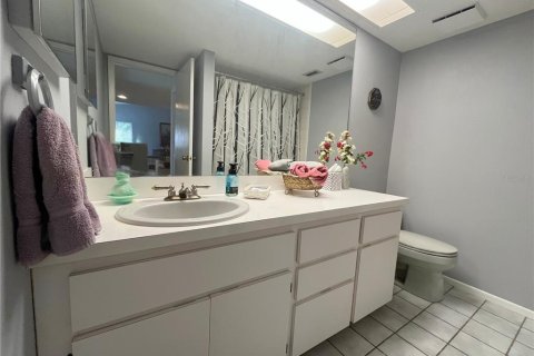 Condo in Holiday, Florida, 2 bedrooms  № 1818921 - photo 27
