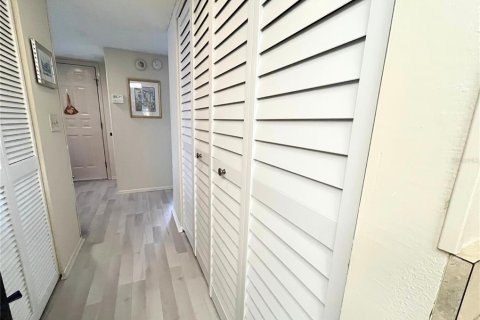 Condo in Holiday, Florida, 2 bedrooms  № 1818921 - photo 23