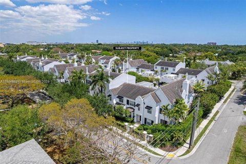 Townhouse in Miami, Florida 3 bedrooms, 190.08 sq.m. № 1951785 - photo 28