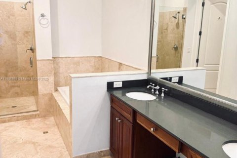 Townhouse in Miami, Florida 3 bedrooms, 190.08 sq.m. № 1951785 - photo 14