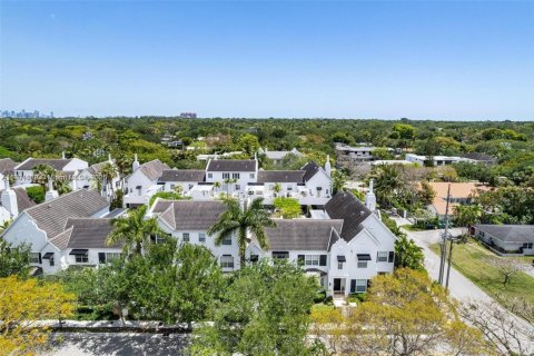 Townhouse in Miami, Florida 3 bedrooms, 190.08 sq.m. № 1951785 - photo 29