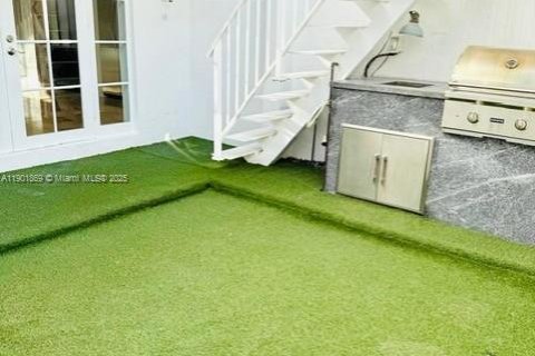 Townhouse in Miami, Florida 3 bedrooms, 190.08 sq.m. № 1951785 - photo 19