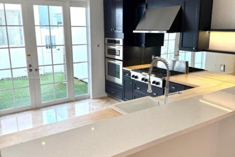 Townhouse in Miami, Florida 3 bedrooms, 190.08 sq.m. № 1951785 - photo 5
