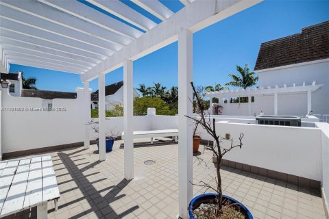 Townhouse in Miami, Florida 3 bedrooms, 190.08 sq.m. № 1951785 - photo 21