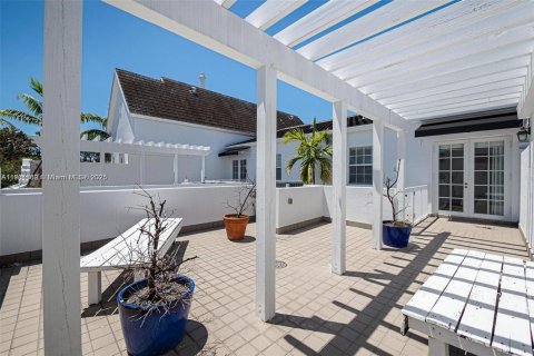 Townhouse in Miami, Florida 3 bedrooms, 190.08 sq.m. № 1951785 - photo 20