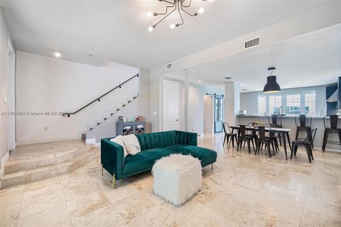Townhouse in Miami, Florida 3 bedrooms, 190.08 sq.m. № 1951785 - photo 11