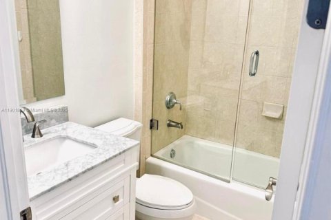 Townhouse in Miami, Florida 3 bedrooms, 190.08 sq.m. № 1951785 - photo 16