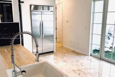 Townhouse in Miami, Florida 3 bedrooms, 190.08 sq.m. № 1951785 - photo 6