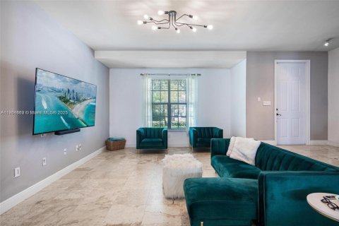 Townhouse in Miami, Florida 3 bedrooms, 190.08 sq.m. № 1951785 - photo 9