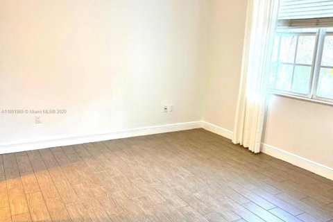 Townhouse in Miami, Florida 3 bedrooms, 190.08 sq.m. № 1951785 - photo 13