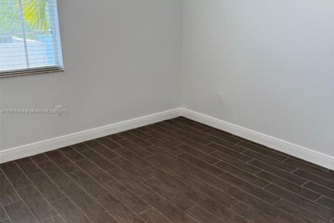 Townhouse in Miami, Florida 3 bedrooms, 190.08 sq.m. № 1951785 - photo 17