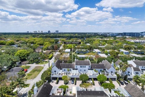 Townhouse in Miami, Florida 3 bedrooms, 190.08 sq.m. № 1951785 - photo 27