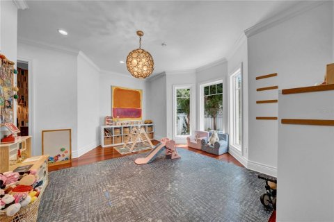 House in Tampa, Florida 4 bedrooms, 373.28 sq.m. № 1773063 - photo 17