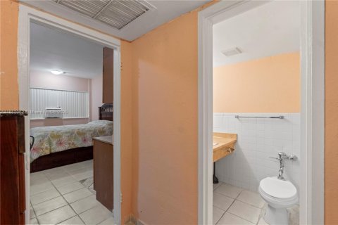 Condo in Hallandale Beach, Florida, 1 bedroom  № 1858971 - photo 9